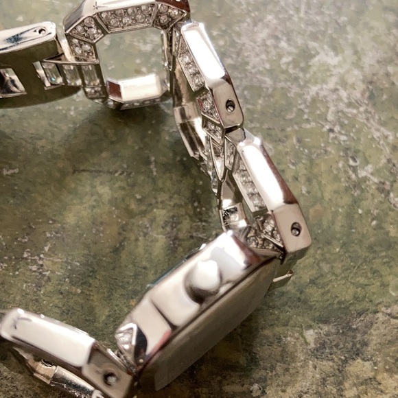 Beautiful Timepiece bracelet - Picture 7 of 9